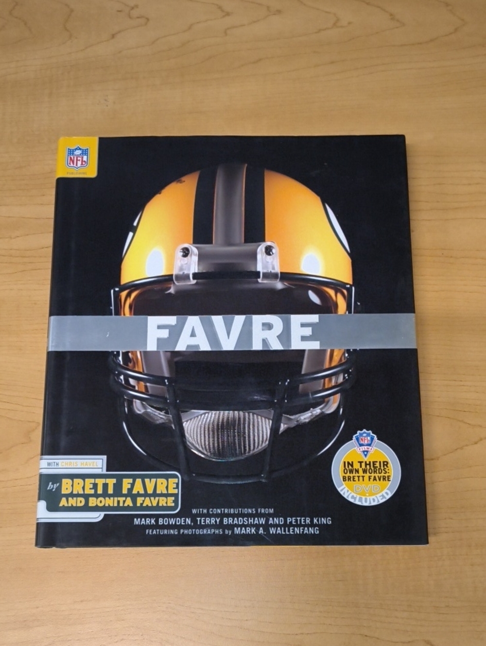 Favre by Brett Favre and Bonita Favre with Chris Havel HCDJ w/DVD 1st Edition